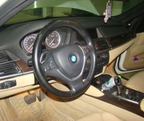 Ce au descoperit politistii dupa ce au verificat BMW-ul cu care se deplasa o cantareata de la noi
