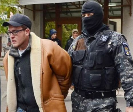 Ce i-a scris "monstrul" din căminul studențesc mamei lui din închisoare