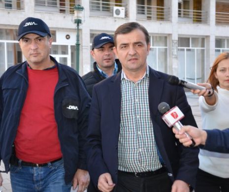 Dat pe mâna DNA de amantă, primarul Reșiței a fost ARESTAT 30 de zile pentru fapte de corupție