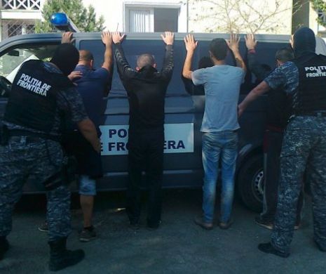 DOI MIGRANŢI SIRIENI, prinşi la Negru Vodă. Poliţiştii de frontieră au reţinut şi călăuzele