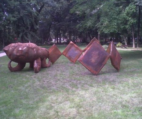 EMOȚIONANT. O sculptură de pe Calea Victoriei DE VÂNZARE în beneficiul unei victime din clubul Colectiv
