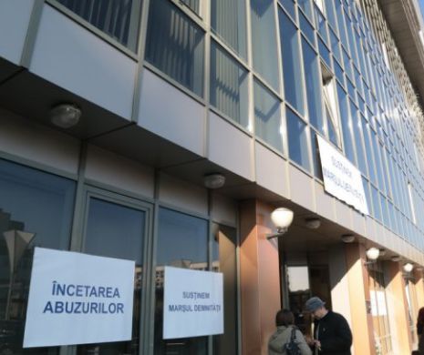 Finanțiștii timișoreni au protestat împotriva măsurii demiterii șefului lor I FOTO - VIDEO