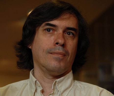 Mircea Cărtărescu: "Au reînceput stupidele polemici între dreapta şi stânga, de parcă despre asta ar fi vorba acum. IMBECILI ce sunteţi!"
