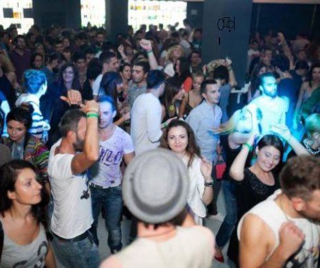 Moartea pândea în clubul Colectiv încă de la deschidere. Stâlpii cu bureţi puteau lua foc oricând