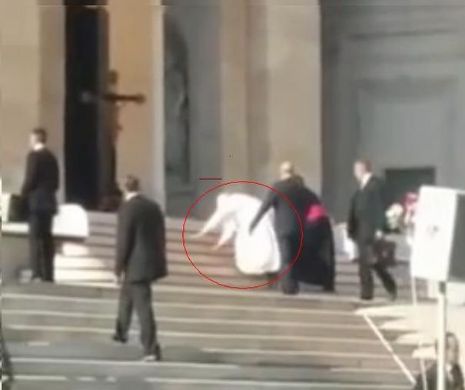 PANICĂ LA VATICAN! Papa Francisc a fost la un pas de un accident serios I VIDEO SUGESTIV