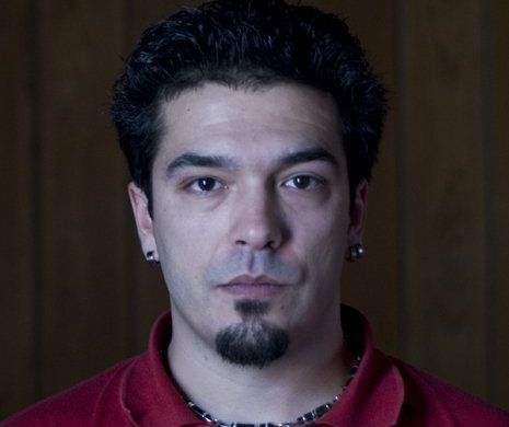 Primele IMAGINI cu Adi Despot în Infernul de la Colectiv! Artistul, filmat în timp ce ajuta răniţii! FILAMREA ESTE ŞOCANTĂ!