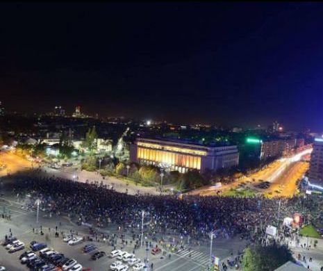 Românii se mobilizează pe Facebook pentru a ieşi iar în stradă. MESAJELE CONTRA POLITICIENILOR îi unesc pe toţi
