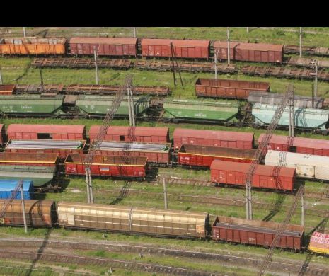 Șefi de la CFR Marfă, judecați în arest pentru luare de mită