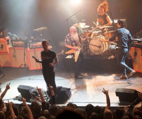 Solistul de la Eagles of Death Metal: Abia aştept să mă întorc la Paris şi să cânt din nou la Bataclan