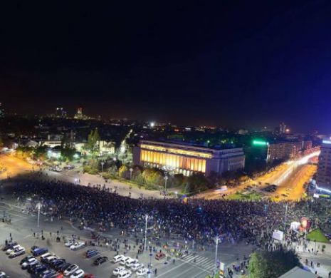 Sute de oameni protestează la Piaţa Universităţii. Se cere DEMISIA primarului Sectorului 4, Cristian Popescu Piedone. Aproape 7000 de persoane sunt aşteptate în centrul Capitalei