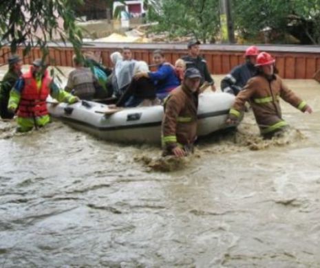 URGIA PÂNDEŞTE ROMÂNIA. Puhoaiele distrugătoare au generat CODUL PORTOCALIU DE INUNDATII. Hidrologii ÎN ALERTĂ
