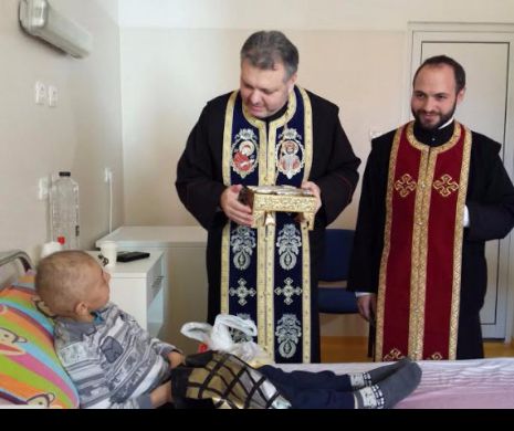 Cadouri pentru copiii bolnavi de cancer. Moş Nicolae a mers mai întâi acolo unde este durerea mai mare!