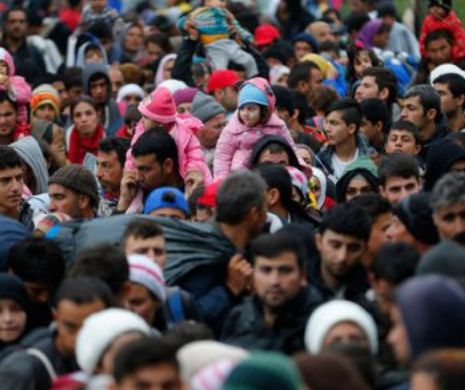INTERZIS să coboare din avion. Ce țară nu a permis MIGRANȚILOR deportaţi să calce pe teritoriul ei