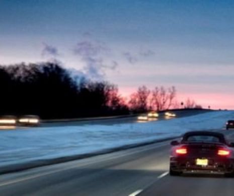 Politistii l-au prins circuland cu 200 de kilometri la ora pe autostrada! Socul trait cand au vazut cine era la volaul acestui Porsche