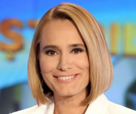 Afară sunt -13 grade, dar ne încălzește Andreea Esca cu fotografiile astea în COSTUM DE BAIE, postate ACUM! Știrista arată DEMENȚIAL