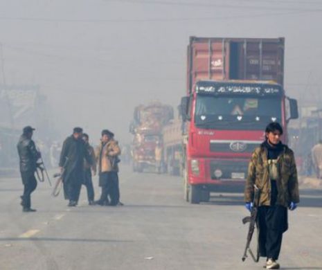 ATAC ARMAT la o universitate din nord-vestul Pakistanului
