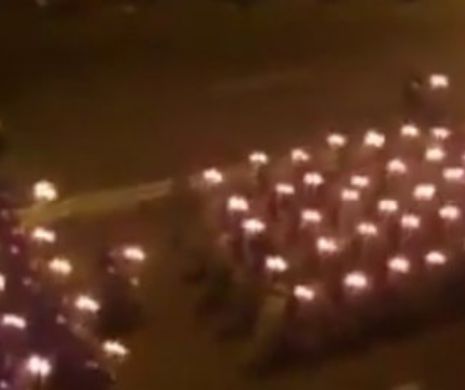 CÂNTECUL ROMÂNESC interpretat la Târgu Mureş, cu FĂCLIILE APRINSE, îţi provoacă fiori şi te face MÂNDRU CĂ EŞTI ROMÂN – Video foarte emoţionant