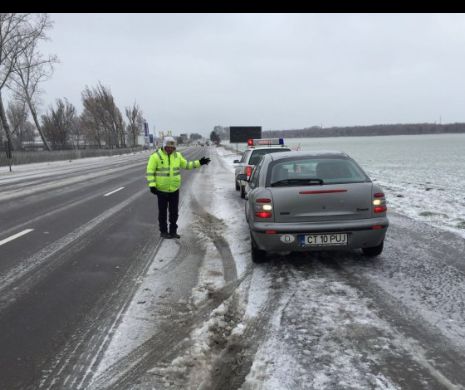 Convoi de 170 de autovehicule, cu oamenii salvați din nămeți, adus la Constanța de Poliția Rutieră și Utilajele de la Drumuri