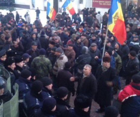 CRIZA POLITICĂ din R. Moldova. ȘAPTE DEPUTAȚI care au votat Guvernului Filip, EXCLUȘI din fracţiunea PLDM. PROTESTELE CONTINUĂ, liderii protestatarilor, în emisie directă la Televiziunea Națională