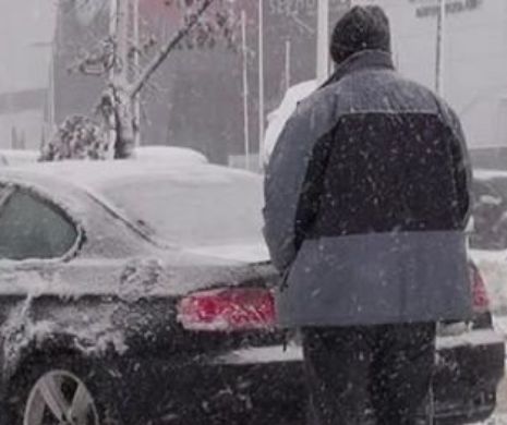 Cum arata acest BMW in partea din fata. Oamenii din Bucuresti s-au oprit sa-i faca poze