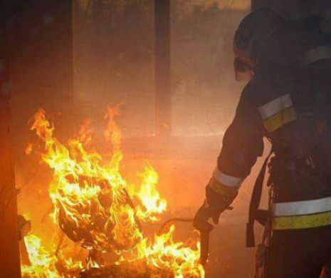 CUMPLIT. Doi copii CARBONIZAȚI într-un incendiu. Părinții aveau așa mulți copii, încât NU ȘI-AU DAT SEAMA imediat care au murit