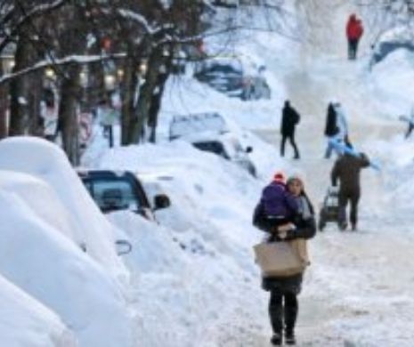 DEZASTRU în SUA. Zce MORȚI și 8.000 de zboruri anulate, din cauza viscolului