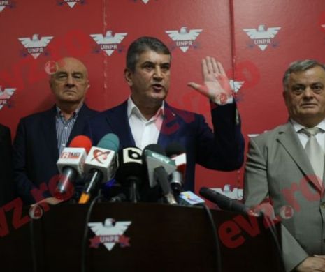 Gabriel Oprea susține o conferință de presă