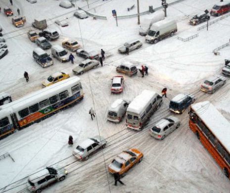 IMAGINE SPECTACULOASĂ cu Bucureştiul îngheţat, văzut de la 12.000 de metri, din avion! Oraşul este o “MARE” albă şi îngheţată! Fotografia este virală