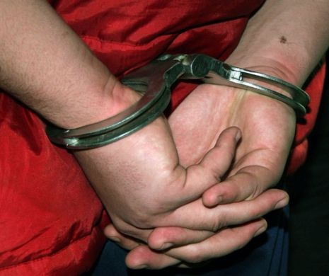 ÎNTÂLNIRE-ŞOC la sediul poliţiei. A venit să reclame un FURT şi a dat nas în nas cu HOŢUL