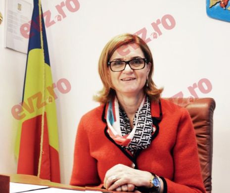 Intonarea imnului național la competițiile sportive este ILEGALĂ. Elisabeta Lipă a luat atitudine după scandalul de la Sfântu Gheorghe