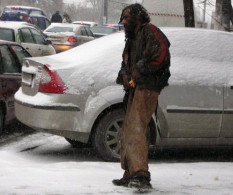 Oamenii stăzii, protejaţi de frigul de afară. Persoanele fără adăpost, găzduite în centre sociale