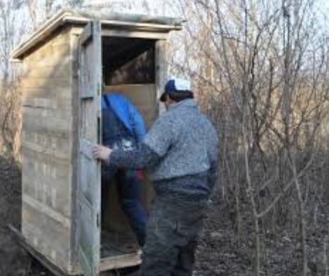 OPERAȚIUNE „ MURDARĂ” de salvare a ISU. Un bătrân din Buda a căzut într-o HAZNA