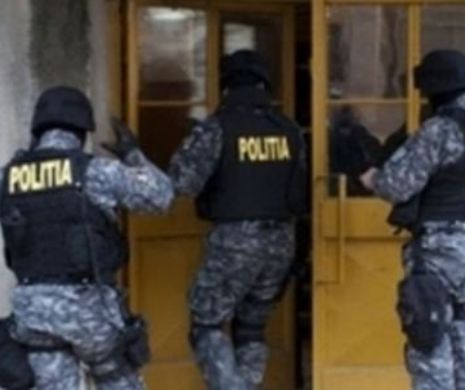PERCHEZIŢII la Inspectoratul Școlar Dâmbovița. Persoane suspectate de ŞANTAJ şi ABUZ ÎN SERVICIU