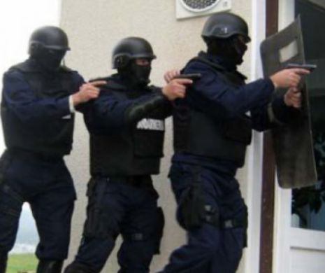 Percheziţii la traficanţii de droguri din Braşov