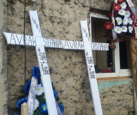 Ștefania și Cristiana, surorile siameze din Constanța, au trăit doar o lună