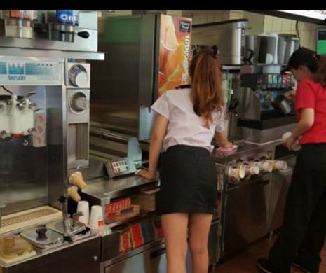 Toata lumea se inghesuie la un McDonalds sa-i faca ochi dulci unei vanzatoare. Cum arata tanara cand se intoarce cu fata