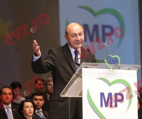 Traian Băsescu: Le mulţumesc tuturor acelora care m-au onorat cu mesajele lor cu ocazia sărbătorilor de iarnă