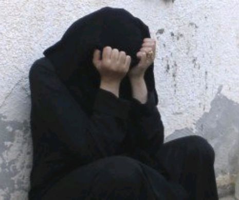 Un jihadist ISIS și-a EXECUTAT propria MAMĂ în piața publică!
