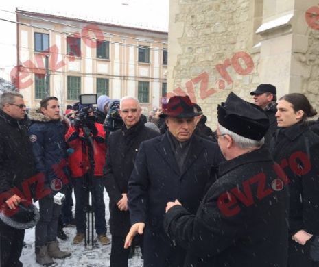 Viktor Orban a venit la Cluj pentru a-i fi alături lui Laszlo Tokes. Episcopul reformat și-a condus tatăl pe ultimul drum