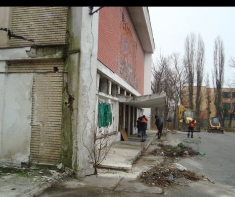 A fost unul dintre cele mai cunoscute CINEMATOGRAFE din Capitală. Nepăsarea autorităţilor l-a TRANSFORMAT într-o RUINĂ