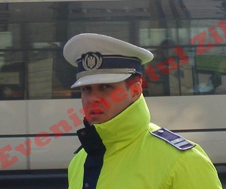Agentul Marian Godină este sfătuit de un fost coleg care a demisionat din Poliția Română după ce a câștigat procesele împotriva șefilor lui: ”să demisionezi fără niciun regret”