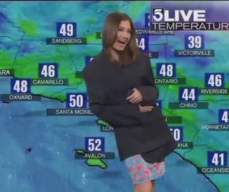 Cum a aparut aceasta prezentatoare meteo in direct, la TV. Un coleg a acoperit-o repede cu sacoul lui: VIDEO