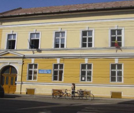 I-a cerut SEX pentru O NOTĂ MAI MARE. Elevă de clasa a VIII-a, hărțuită de proful de educație tehnologică