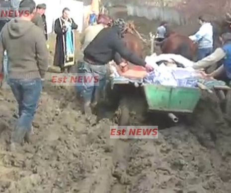 Judeţul Vaslui n-a ieşit din EVUL MEDIU. Avrămeşti, satul unde MORŢII PATINEAZĂ până la groapă. Imagini revoltătoare l Foto – video