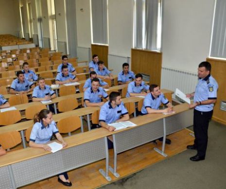Ministerul Afacerilor Interne, aspru criticat pe Facebook pentru felul în care îşi recrutează personalul. “Dacă şi acum se umblă cu pile şi şpagă, atunci nu mai e nimic de făcut cu instituţia asta”