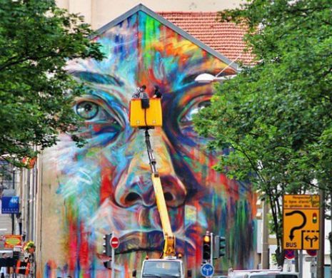 MINUNEA de pe faţada unei case A UIMIT LUMEA. David Walker, NUMELE care a creat LEGENDA l Foto