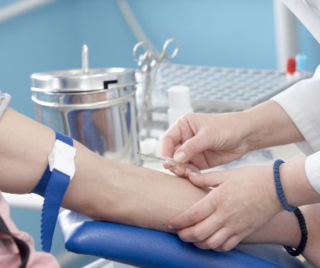 O simplă analiză de sânge poate depista cancerul în stadiu incipient. Testul este disponibil și în România