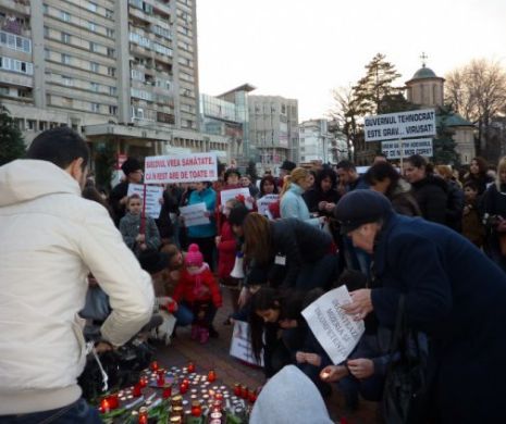 PROTEST la Piteşti după moartea celor trei bebeluşi în spitale