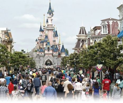 Rețeaua infractorilor români de la DisneyLand. Micii hoți de buzunare din Craiova care au speriat Parisul: au furat un million de euro în șase luni