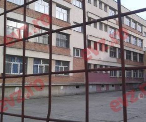 Uluitoarea poveste a secretarei de școală generală care înșelat, timp de șapte ani, profesori și medici fără să fie pedepsită